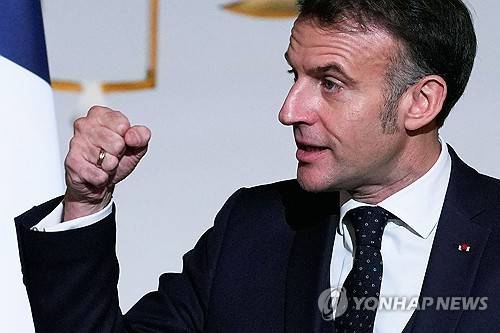 프랑스 대사들 신년 하례식서 연설하는 마크롱 [AFP 연합뉴스 자료사진. 재판매 및 DB 금지]