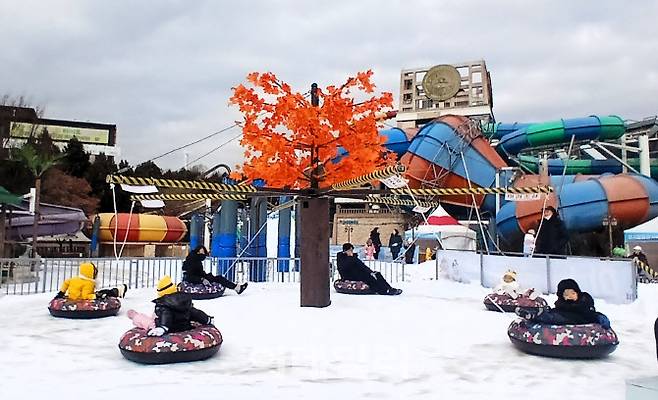 키즈스노우파크 내 회전썰매.(사진=아일랜드캐슬 제공)