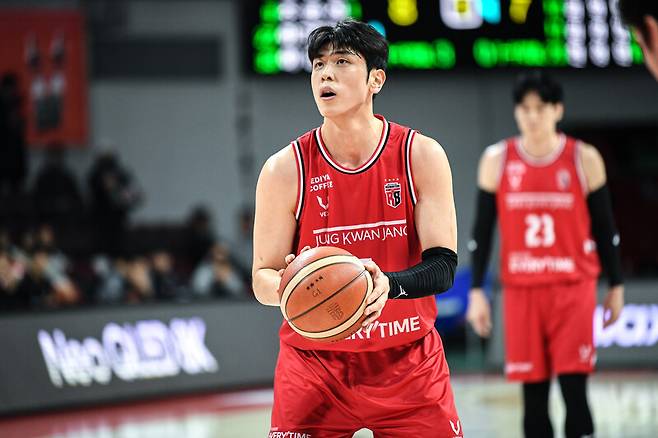 [BK 리뷰] ‘연승 모드 ON’ 정관장, 접전 끝에 현대모비스전 5연승