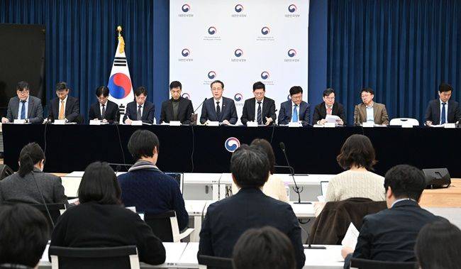 재정경제부가 지난 6일 정부세종청사에서 '2026년 경제성장전략' 사전 브리핑을 하고 있다. ⓒ재정경제부