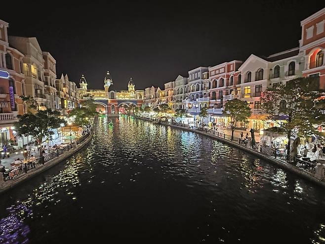 이탈리아 베네치아의 운하를 재현한 ‘컬러 오브 베니스’