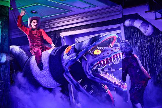 A scene from the musical "Beetlejuice" playing at the LG Arts Center in Gangseo District, western Seoul, through March 22. [CJ ENM]