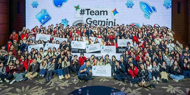 [서울=뉴시스] '구글 대학생 앰배서더' 수료식 현장 단체사진. (사진=구글 제공) 2025.12.09. photo@newsis.com *재판매 및 DB 금지