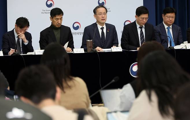 이형일 재정경제부 1차관이 지난 5일 세종시 정부세종청사에서 2026년 경제성장전략 주요 내용을 발표하고 있다. 세종 뉴시스