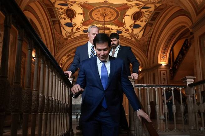 마코 루비오 미국 국무장관이 1월 7일(현지시간) 워싱턴DC 연방의사당(캐피털 힐)에서 베네수엘라 상황에 대해 상원의원들에게 보고하기 위해 도착하고 있다. 사진=로이터연합