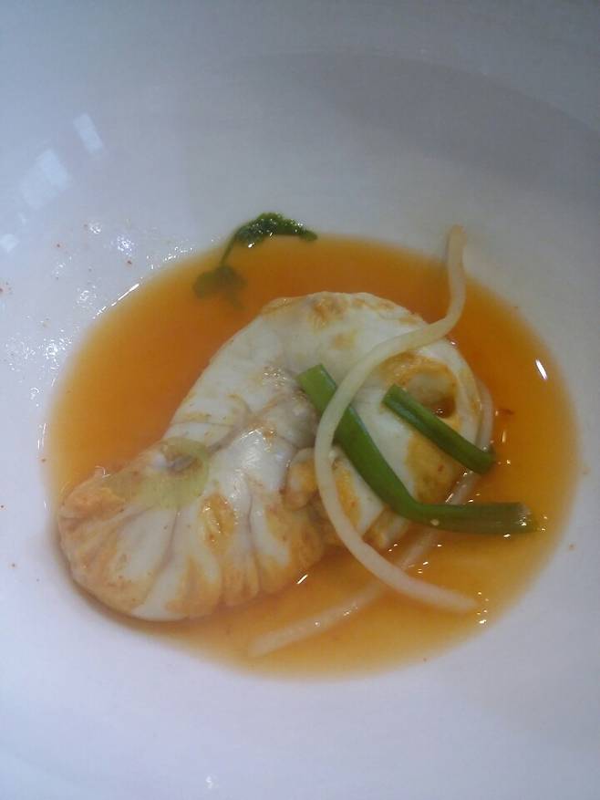 정소를 살짝 익혀 먹으면 크림처럼 녹아내리며 진한 맛이 난다.