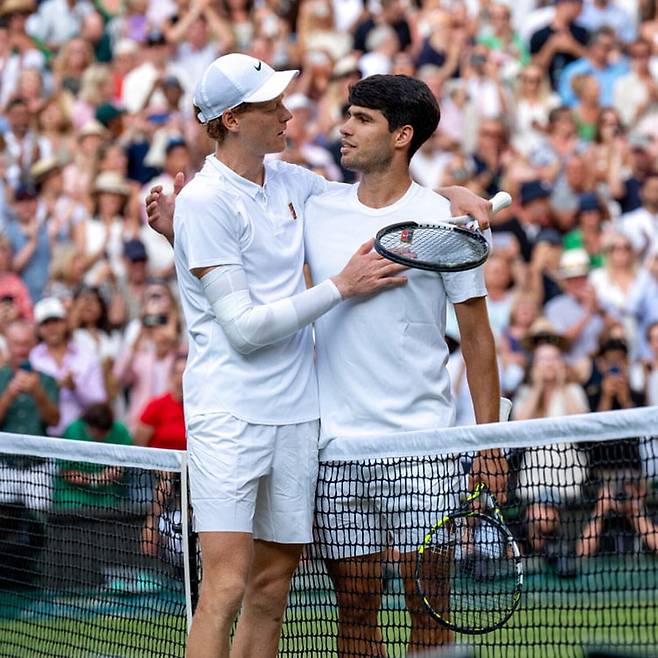 지난해 그랜드슬램 윔블던 결승전에서 치열한 승부를 펼친 신네르와 알카라스. 현대카드DIVE 제공