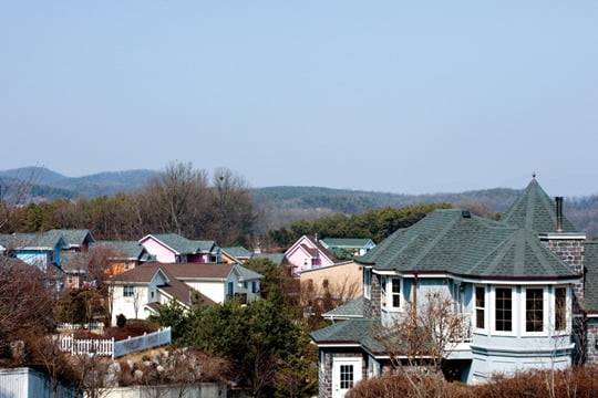 전원생활을 꿈꾸는 사람이라면 기간을 두고 차근차근 준비하는 지혜가 필요하다. 이럴 경우 시세보다 30% 이상 싼 가격에 전원주택을 마련할 수 있다.