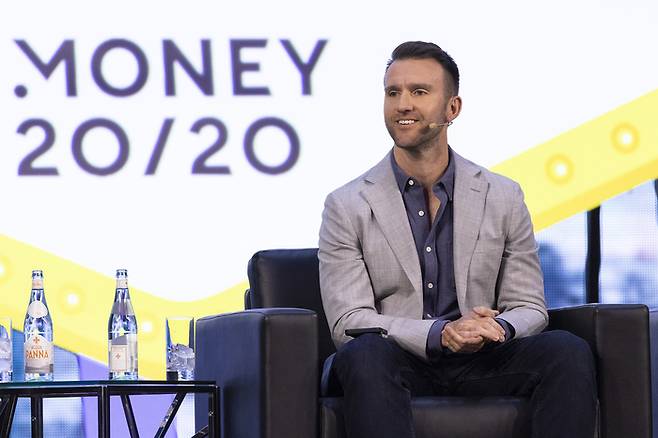 닉 카티노 딜 글로벌 정책 총괄. 딜(Deel)