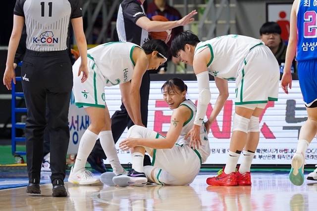 하나은행 선수단. 사진=WKBL 제공