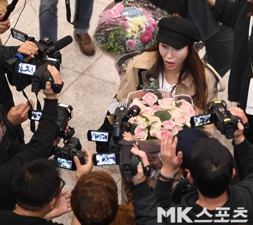 유부남과의 불륜 의혹을 받고 있는 트로트 가수 숙행이 자필 사과문 이후 돌연 법률대리인을 선임하며 법적 대응에 나섰다. 사진=MK스포츠 DB