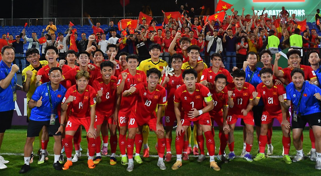 ▲ 연이은 승리에도 김상식 감독은 차분했다. "아직 8강행이 산술적으로 완벽히 확정된 것은 아니나, 이번 승리로 매우 유리한 위치에 서게 된 것은 분명하다"며 "끝까지 포기하지 않고 승리를 일궈낸 선수들의 투혼에 진심으로 감사를 전한다"고 소감을 밝혔다. ⓒ AFC