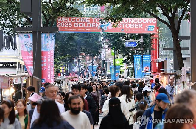 명동 관광객 북적 [연합뉴스 자료사진]