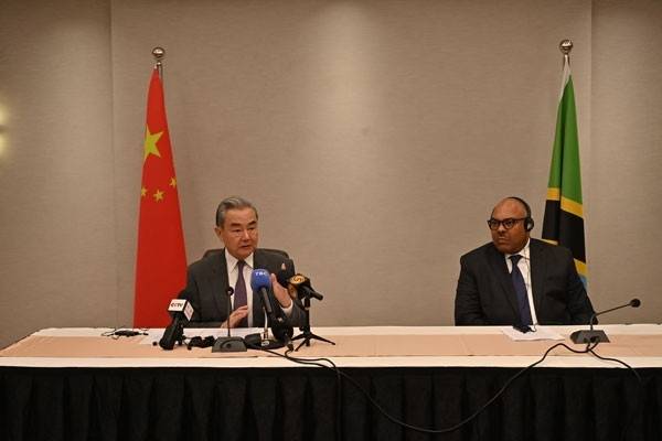 中国とタンザニア外相の共同記者会見 [중국 외교부 홈페이지 캡처. 재판매 및 DB금지]