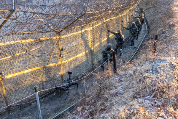 5사단 열쇠부대 경계근무. 연합뉴스