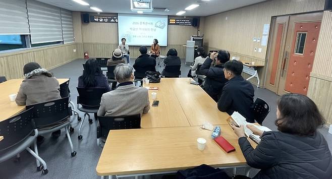 '박금산 소설가 문학콘서트'가 울산소설가협회 주최·주관으로 지난 9일 오후 6시 울산 중구 가족센터 3층 강의실에서 열렸다.