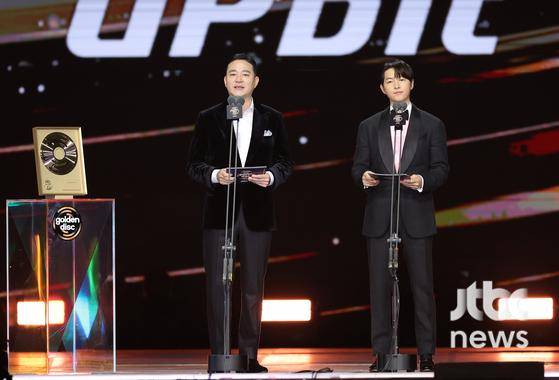 '제40회 골든디스크어워즈 with 업비트' 각 부문별 수상자, 시상자. 특별취재반 특별취재반 / 2026.01.10/