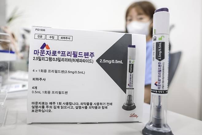 마운자로는 주 1회 투여로 인슐린 분비 촉진, 인슐린 민감도 개선, 글루카곤 농도 감소를 통한 혈당 강하, 위 배출 지연을 통한 음식 섭취 감소 및 체중 감소에 도움을 준다. (사진=뉴시스)