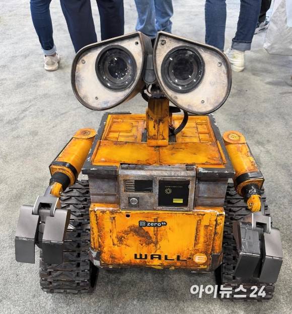 미국 라스베이거스에서 열린 CES 2026에서 만난 '월-E' 로봇. 중국 스타트업 '제로스' 전시관. [사진=박지은 기자]