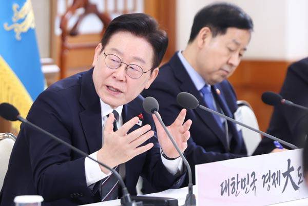 이재명 대통령이 지난 9일 청와대에서 열린 경제성장전략 국민보고회에서 발언하고 있다.  청와대통신사진기자단