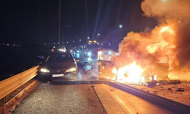 A car burns after an accident on the Seosan-Yeongdeok Expressway on Jan. 10. [GYEONGBUK FIRE SERVICE HEADQUARTERS]