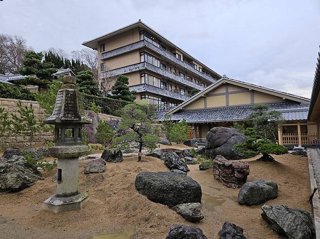 온천 숙소인 센신와호 전경. 도쿄 이승훈 특파원