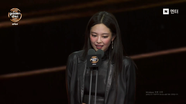 그룹 블랙핑크 멤버 제니가 아티스트 대상 포함 '골든디스크' 4관왕에 올랐다. / 네이버 엔터