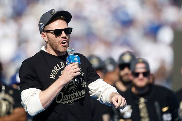 LA 다저스 프레디 프리먼이 지난해 11월4일 다저스의 월드시리즈 우승 기념 세리머니에 참석해 발언하고 있다. 게티이미지