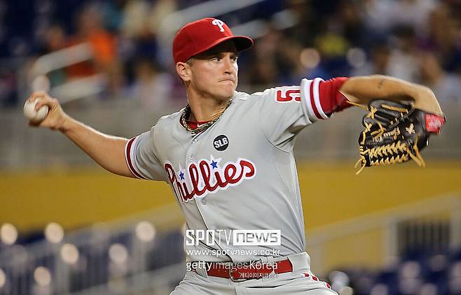 ▲ 홍이중 타이강 감독은 규정을 어기고 뷰캐넌과 사전에 접촉한 사실이 알려져 곤혹을 치르고 있다