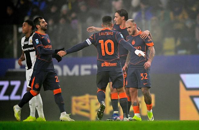 ▲ 인테르 밀란은 1위 독주 기회를 얻었다. 라우타로 마르티네스의 발이 뜨거워지기를 기대한다. ⓒ연합뉴스/EPA/REUTERS