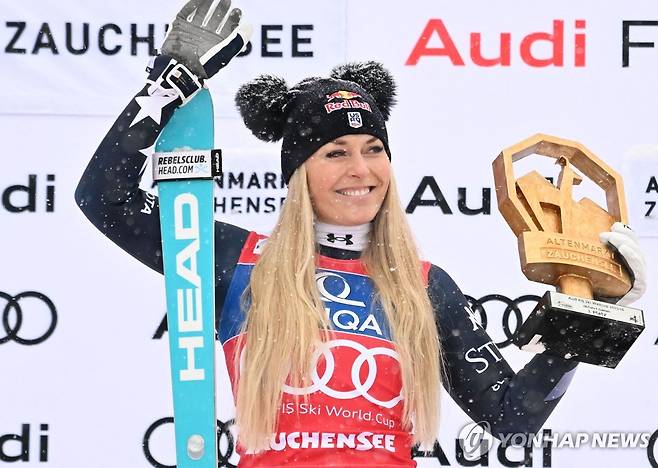 우승 자축하는 린지 본 [APA/AFP=연합뉴스]