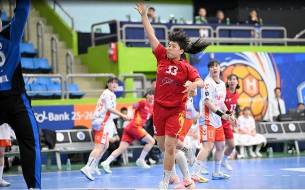 10일 광명 시민체육관에서 인천시청 장은성이 오버슛을 시도하고 있다. /한국핸드볼연맹 제공