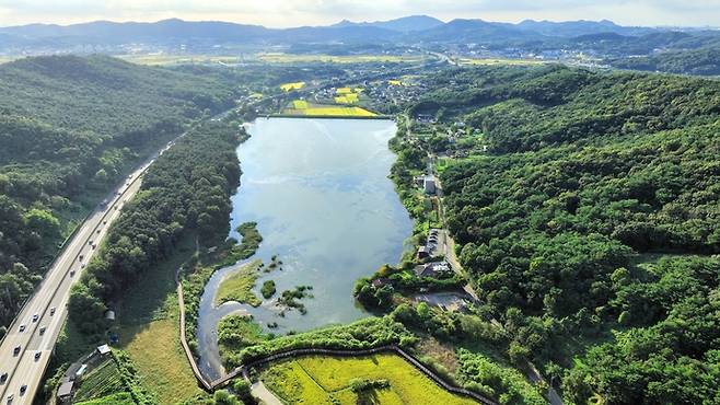 오산시가 지난해 시민 힐링공간 사업으로 조성하고 있는 서랑저수지. 사진=오산시청