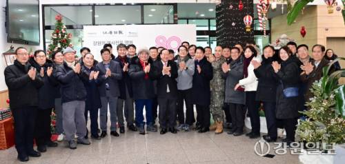 ◇‘강원의 역사전 - 화천의 어제와 오늘’이 지난 10일 청소년수련관에서 최문순 군수, 박진오 강원일보 사장, 한기호 국회의원, 류희상 군의장, 김진호 7사단장, 권호석 화천경찰서장, 조용철 화천소방서장,박대현 도의원, 정종성 문화원장 등 각급 기관·사회단체장이 참석한 가운데 개막했다.