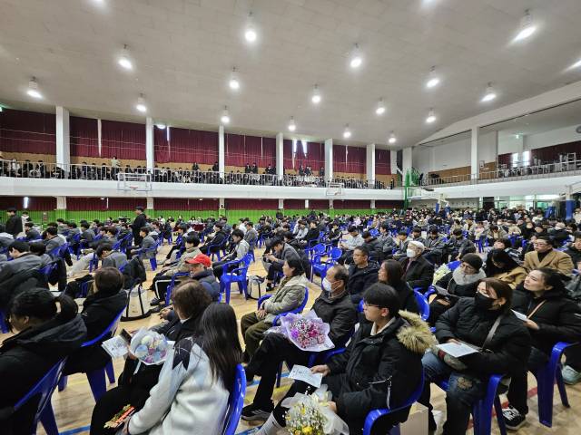 진해중학교 제76회 졸업식.