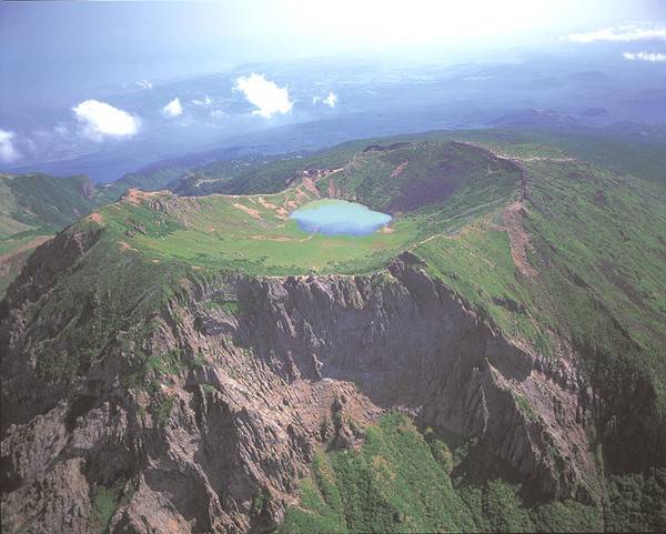 한라산 백록담 전경. (사진=한라산국립공원 관리사무소)