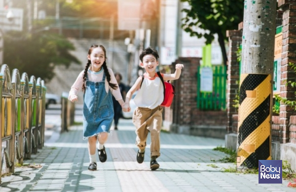 정부는 현재 만 8세 미만인 아동수당 지급 대상 연령을 2030년까지 매년 1세씩 단계적으로 확대해, 만 13세 미만까지 늘릴 계획이다. 우선 올해부터는 지급 대상이 만 9세까지 확대됐다. ⓒ베이비뉴스