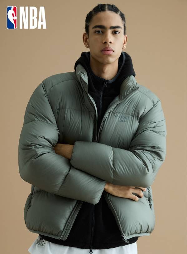 NBA 에센셜 경량 베이직 다운 룩북컷.&nbsp;ⓒ한세엠케이