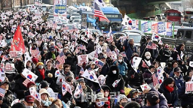 지난 난진1월 서울 한남동 관저 앞에서 열린 윤석열 대통령 탄핵 반대 집회(사진=연합뉴스)
