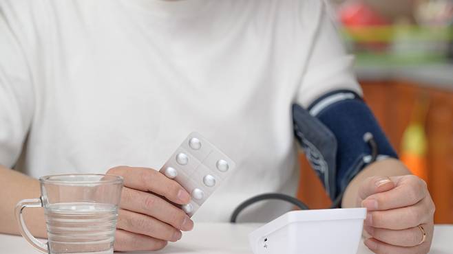 고혈압도 관리 목표를 잘 유지하면 약을 줄이거나 끊을 수도 있다｜출처: 클립아트코리아