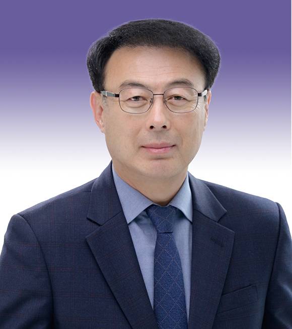 이충원 경상북도의회 통합신공항특별위원회 위원장. [사진=이충원 도의원]