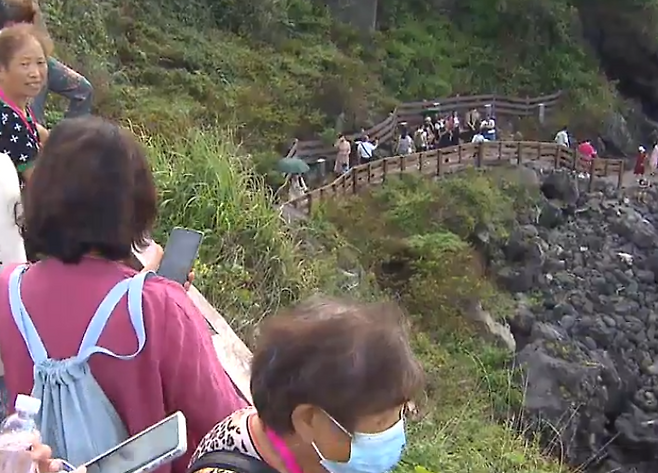 용두암 일대 찾은 관광객