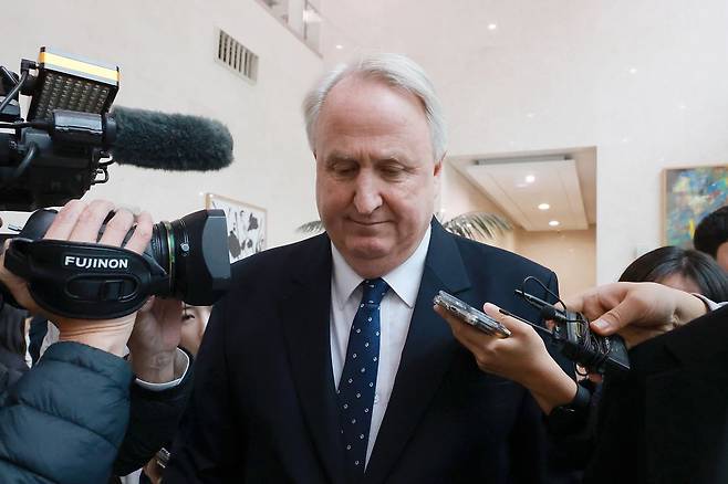 인요한 전 국민의힘 의원이 지난달 10일 국회 소통관에서 의원직 사퇴를 표명했다. 연합뉴스