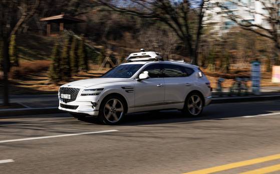 라이드플럭스의 GV80 자율주행 실증 차량. 운전석을 비우고 2100시간 정도를 무사고로 운행했다. 김정훈 기자