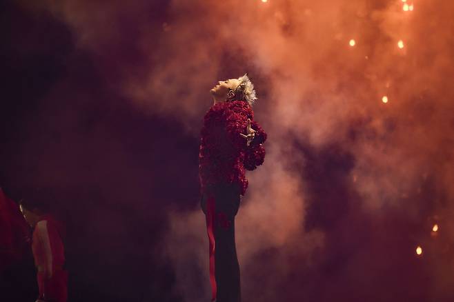 Singer G-Dragon performs during the domestic leg of his “Übermensch” world tour, which took place at Goyang Stadium in Goyang, Gyeonggi, on March 29 and 30, 2025. [GALAXY CORPORATION]