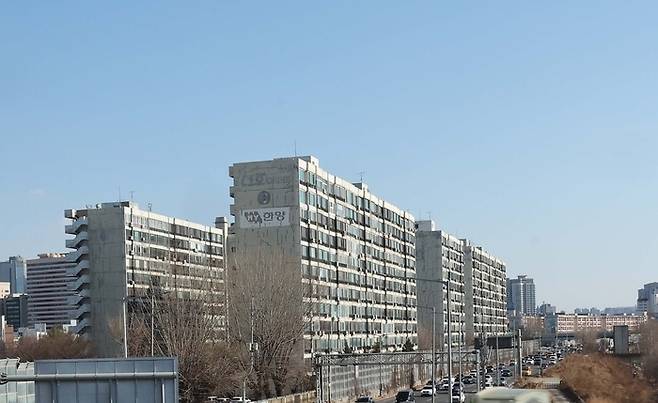 서울 용산구 산호아파트 전경
서울 용산구 원효로 66
2026.1.11.김재훈기자
