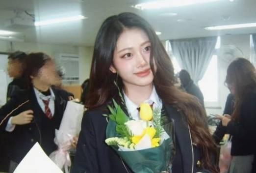 졸업식에 참석한 원지민. [사진출처 = 인스타그램]