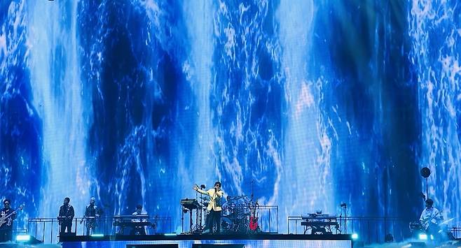 가왕 조용필과 밴드 위대한 탄생은 30년 넘게 함께 해온 최강 콤비다.