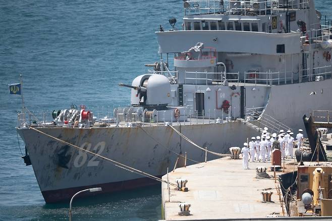 지난 10일(현지시간) 남아프리카공화국 케이프타운 인근 시몬스 타운 항구에 이란 초계함 IRIS 나그디(Hull82)가 정박해 있다. [AFP]