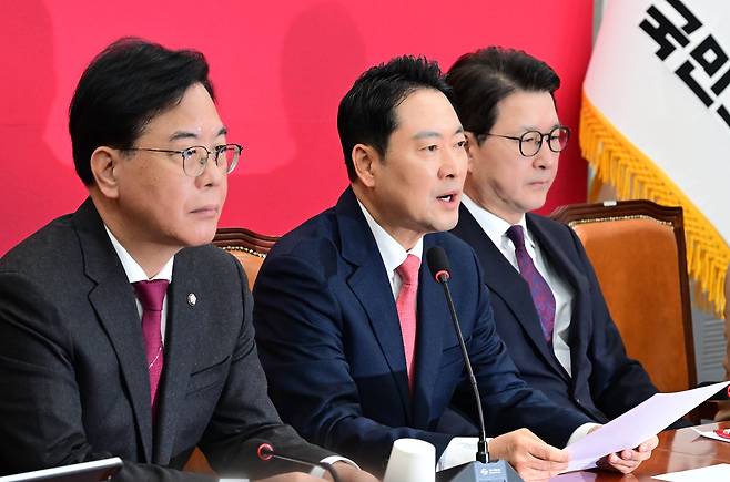 장동혁 국민의힘 대표가 12일 오전 국회에서 열린 최고위원회의에서 발언하고 있다. 이상섭 기자